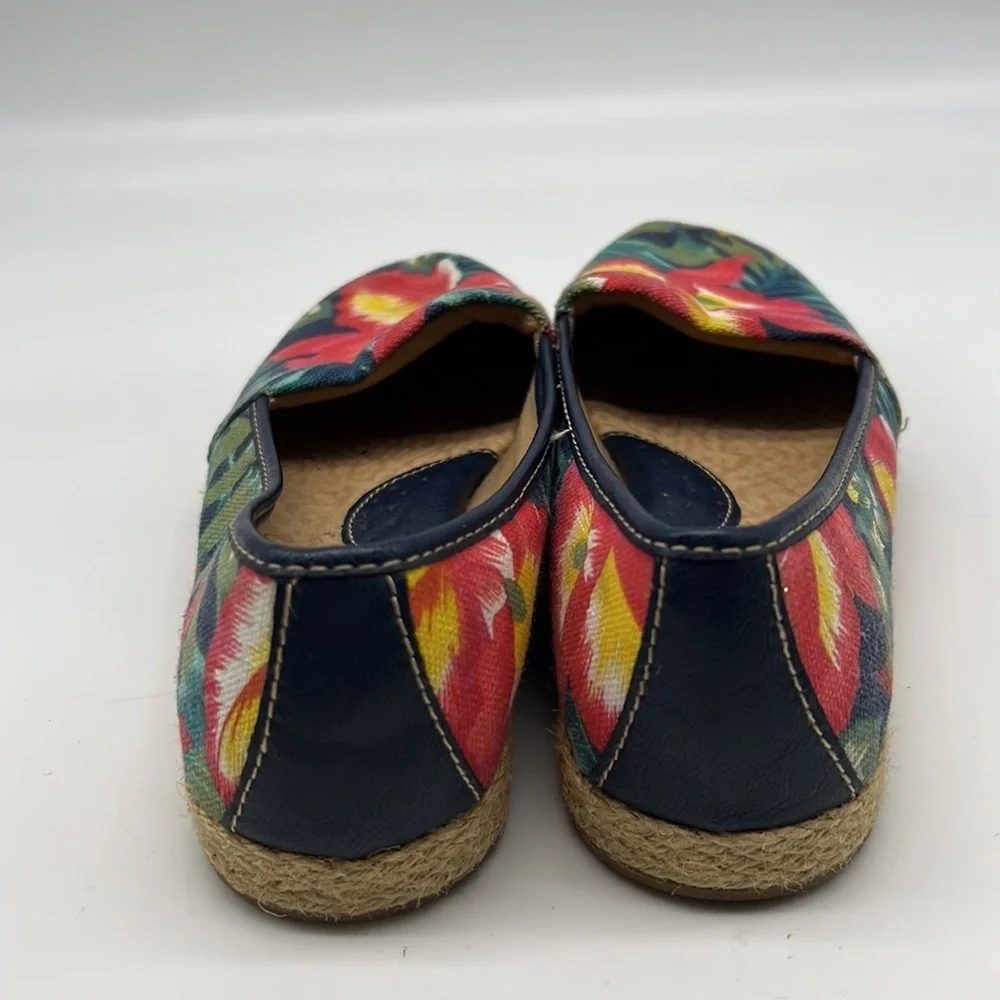 b.o.c  Womans Espadrille Flats  in Tropical Floral Print size 8